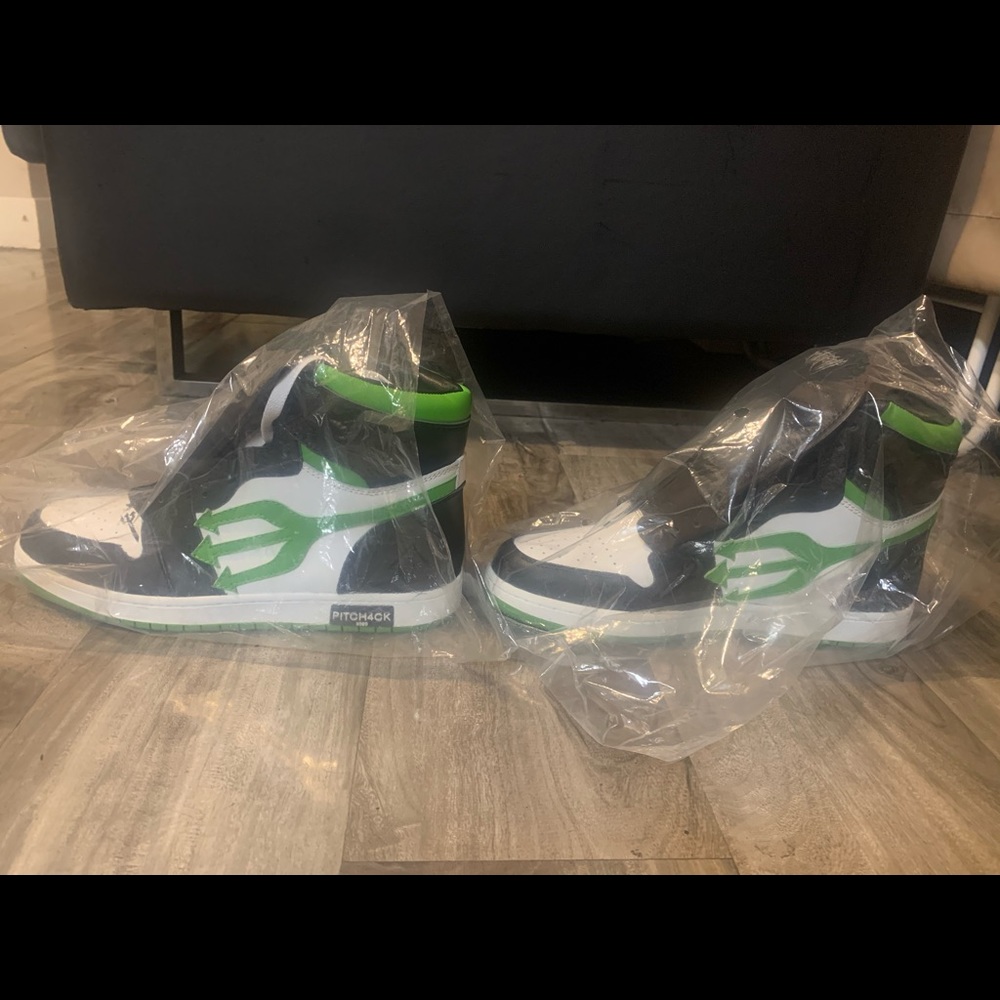 PITCH4CK WHITE & GREEN HIGH TOPS *RARE*